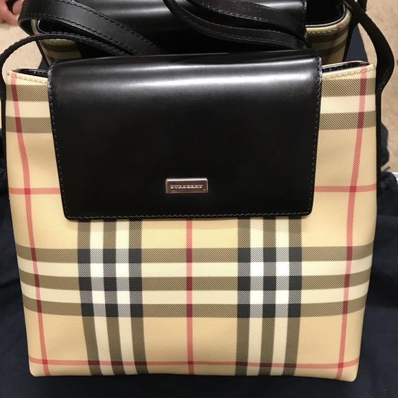 Burberry Handbags - 💯 Authentic Burberry classic purse and watch set
